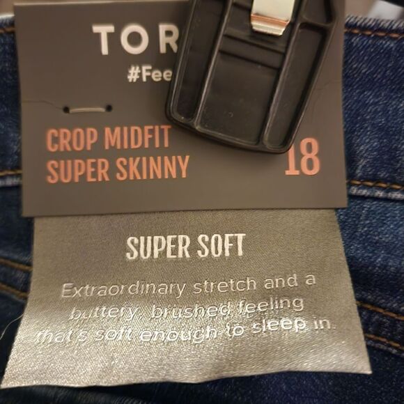 18W Torrid Crop Skinny Fit Mid Rise Jean Super Soft Midfit Blue Denim Stretch NW - Picture 8 of 8